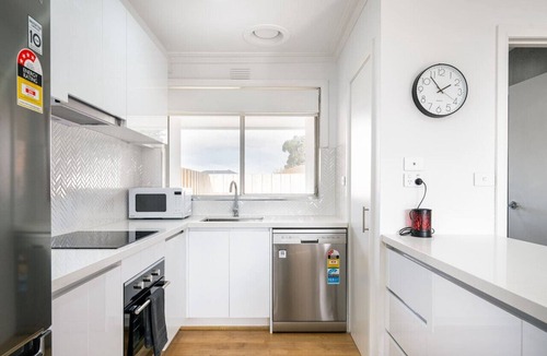 Bayswater House | Private Hideaway | Large Backyard | 2 Parking