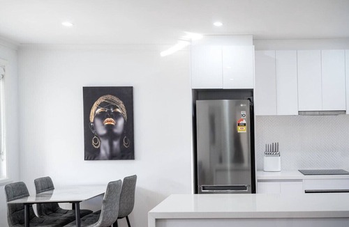 Bayswater House | Private Hideaway | Large Backyard | 2 Parking