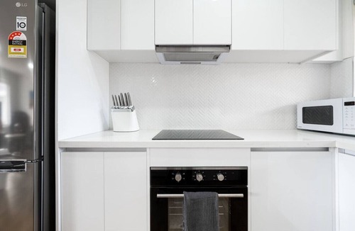 Bayswater House | Private Hideaway | Large Backyard | 2 Parking