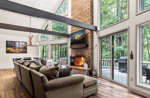 Ellicottville Ski Chalet | ⸙ Private Hideaway w/Hot Tub - Stylish & Serene ⸙
