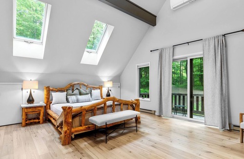 Ellicottville Ski Chalet | ⸙ Private Hideaway w/Hot Tub - Stylish & Serene ⸙