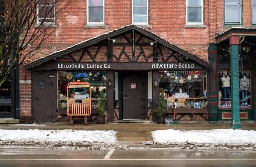 Ellicottville Ski Chalet | Private Hideaway with Hot Tub - Stylish & Serene