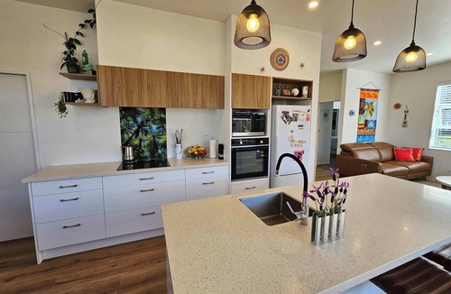 Waikawa Bay House | Private Hideaway with Beach & Marina Access