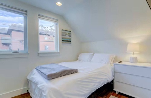 West Highland House | Private Highlands 1BR | Vaulted Ceilings