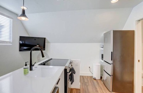 West Highland House | Private Highlands 1BR | Vaulted Ceilings