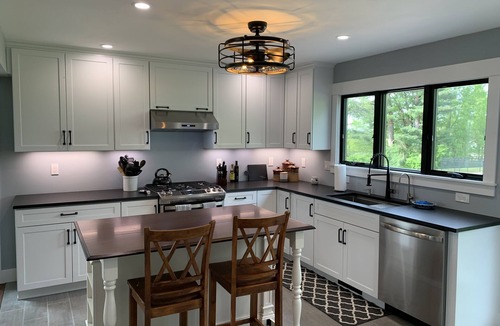 Damascus House | Private Hilltop Getaway with Hot Tub & Saltwater Heated Pool