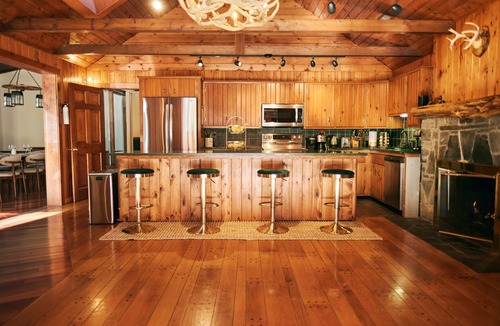 Kingston House | Private Hilltop Getaway In Catskills