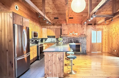 Kingston House | Private Hilltop Getaway In Catskills