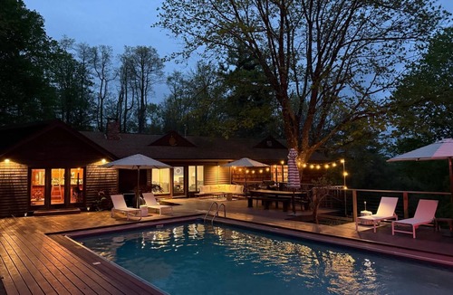 Kingston House | Private Hilltop Getaway In Catskills