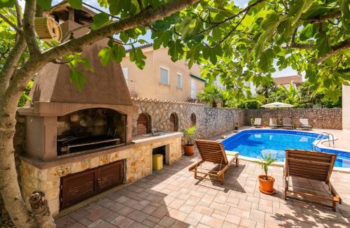 Vantacici Villa | Private holiday house Villa SoulSet with garden and Pool Near Beach in Malinska, Krk