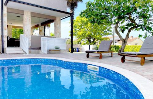 Vantacici Villa | Private holiday house Villa SoulSet with garden and Pool Near Beach in Malinska, Krk