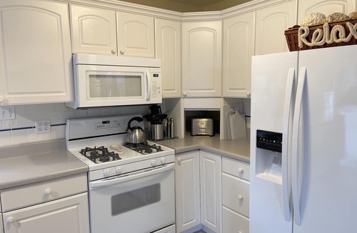 Saint Simons Island House | Private home with fenced back yard - PET FRIENDLY!