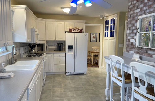 Saint Simons Island House | Private home with fenced back yard - PET FRIENDLY!