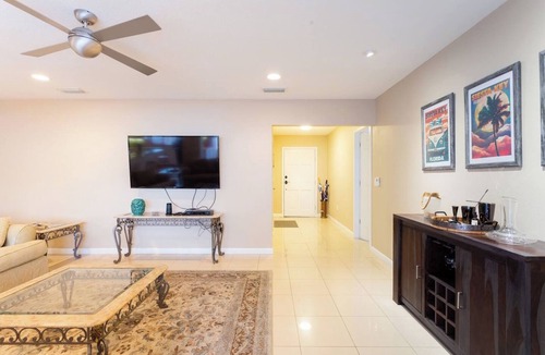 Siesta Key Village House | Private Home 2bed 2bath King Bed Spa