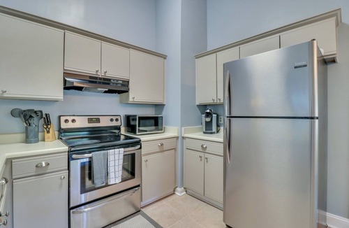 Savannah House | Private home close to everything!