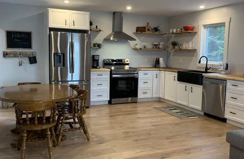 New Harbour House | Private home in the woods with panoramic views off the deck