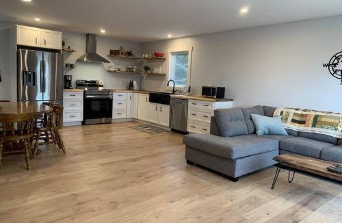 New Harbour House | Private home in the woods with panoramic views off the deck