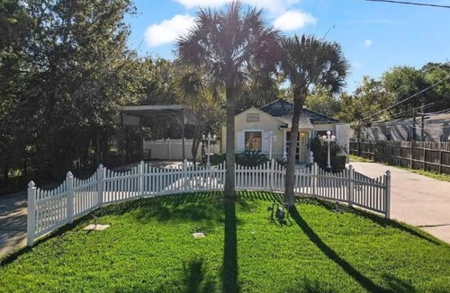 Bacliff House | Private home near Kemah Boardwalk - Dog Friendly - Yard & Fenced-in Patio