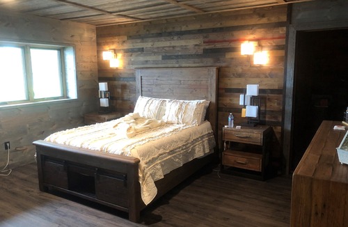 Champion Cabin | Private Home On Gibson Lake