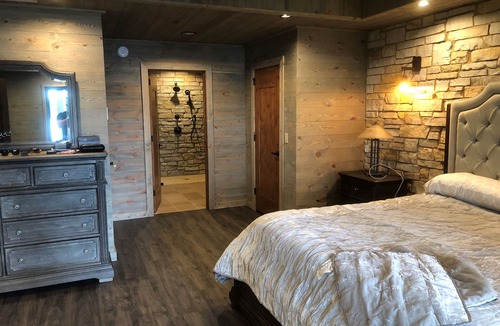 Champion Cabin | Private Home On Gibson Lake