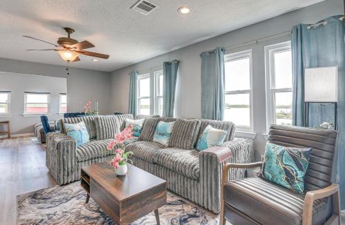 Hitchcock House | Private Home on Lagoon w/Views in Hitchcock!