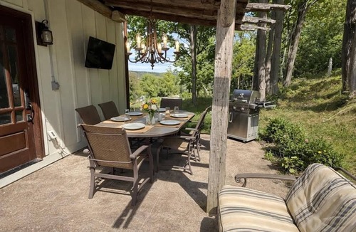 Rushville House | Private Home on Land Near the Lake