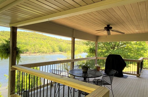Buffalo City House | Private home on the bank of the White River