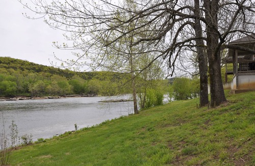 Buffalo City House | Private home on the bank of the White River