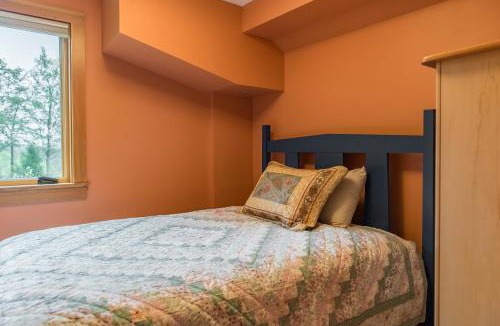 Glendale House | Private Home Overlooking Stevens Lake