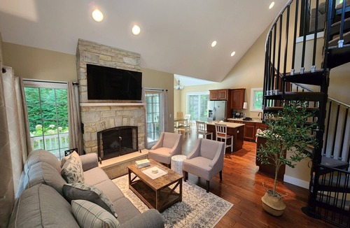 Michigan City House | Private Home w/Fireplace & Golf Cart on Wooded Lot Near Lake Michigan Beaches