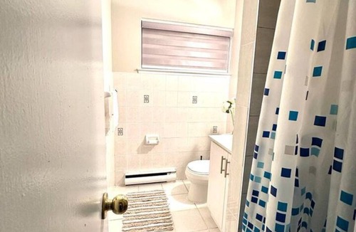 Mississauga Valleys House | Private home with 5 large bedroom and spacious common areas with private patio.