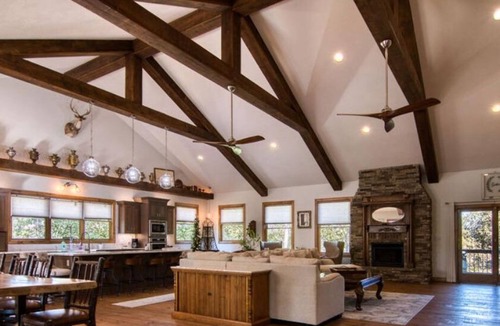 Blue Eye House | Private Home with Vaulted Ceilings, Gourmet Kitchen, Hot Tub, Car Charger & Community Pool