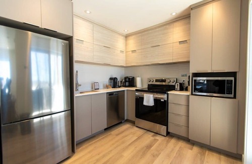 Pine Hill Apartment | Private Hot Tub | Hiking | Skiing | Luméo
