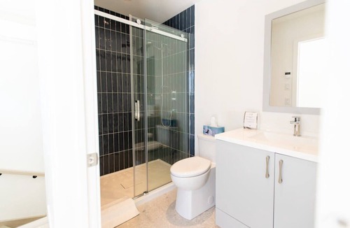 Pine Hill Apartment | Private Hot Tub | Hiking | Skiing | Luméo