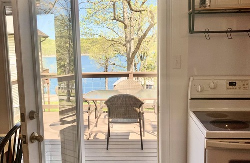 Kimberling City Cabin | Private Hot Tub and Fire Pit with views of Table Rock Lake! Cozy and Quiet Cabin