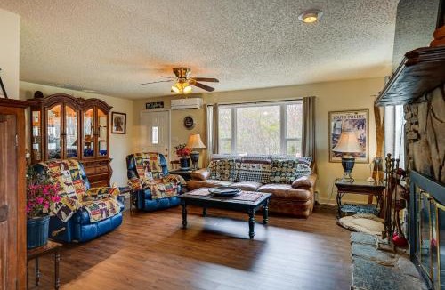 Qualla House | Private Hot Tub and Covered Deck Cozy Whittier Gem