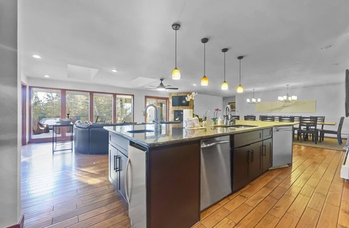 Dillon House | Private Hot Tub, Beautiful Views, 208 Tenderfoot