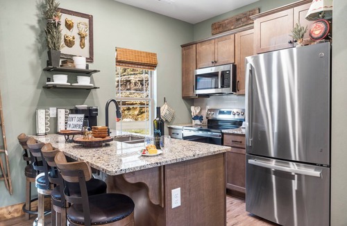 Branson Cabin | Private Hot Tub Cabin Near Table Rock Lake with Firepit, Free Tickets & Community Experiences