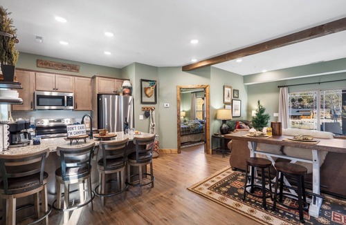 Branson Cabin | Private Hot Tub Cabin Near Table Rock Lake with Firepit, Free Tickets & Community Experiences