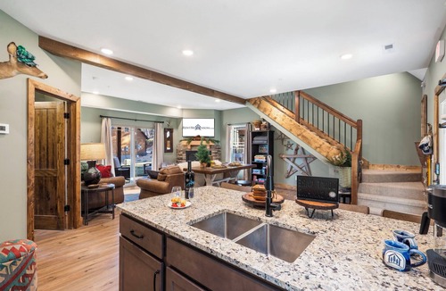 Branson Cabin | Private Hot Tub Cabin Near Table Rock Lake with Firepit, Free Tickets & Community Experiences