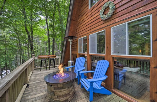 Charter Hills Cottage | Private Hot Tub: Cabin 1 Mi to Beech Mountain!