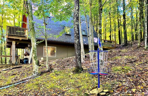 Charter Hills Cottage | Private Hot Tub: Cabin 1 Mi to Beech Mountain!