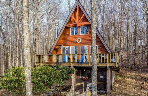 Charter Hills Cottage | Private Hot Tub: Cabin 1 Mi to Beech Mountain!