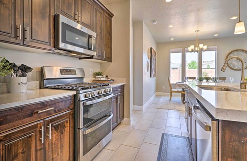 Sienna Hills House | Private Hot Tub & Community Pool: Washington Home!