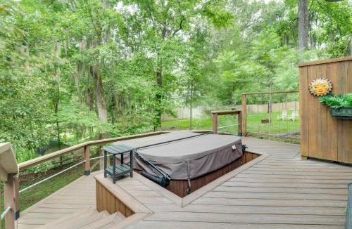 Onalaska House | Private Hot Tub & Dock! Lakefront Log Cabin Oasis