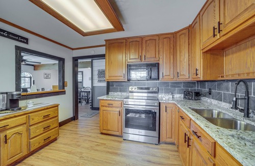 Grove House | Private Hot Tub & Dock: Lakefront Grove Retreat!