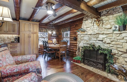 Onalaska Cabin | Private Hot Tub & Dock! Lakefront Log Cabin Oasis