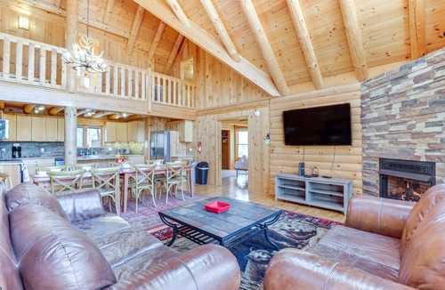 Briar Crest Woods Cabin | Private Hot Tub & Fire Pit: Log Cabin in Blakeslee
