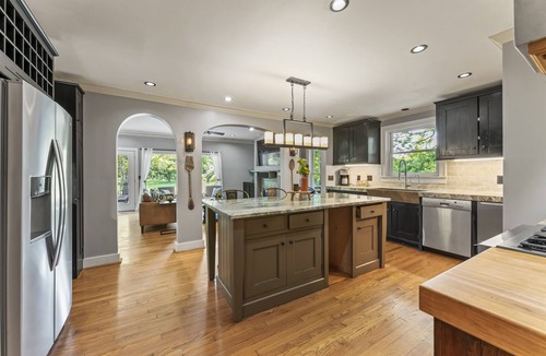 Green Hills House | Private Hot Tub ~ Fire Pit ~ 5 Miles to Downtown