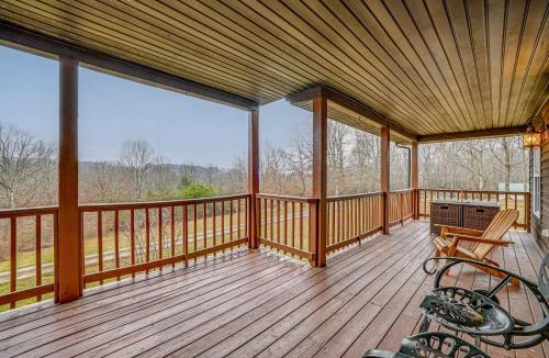 McArthur House | Private Hot Tub & Games Galore! Hamden Family Home